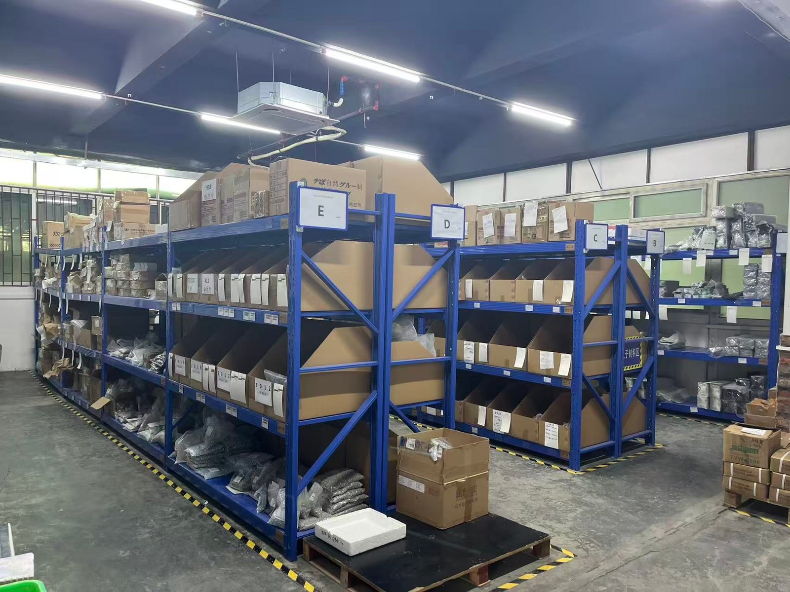 Parts storage with pallet configurations for container shipments at Yeele